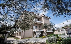 Nikitas Apartments & Suites